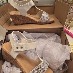 Cloudwalkera Cream and Tan Espadrille Wedges, Beautiful .